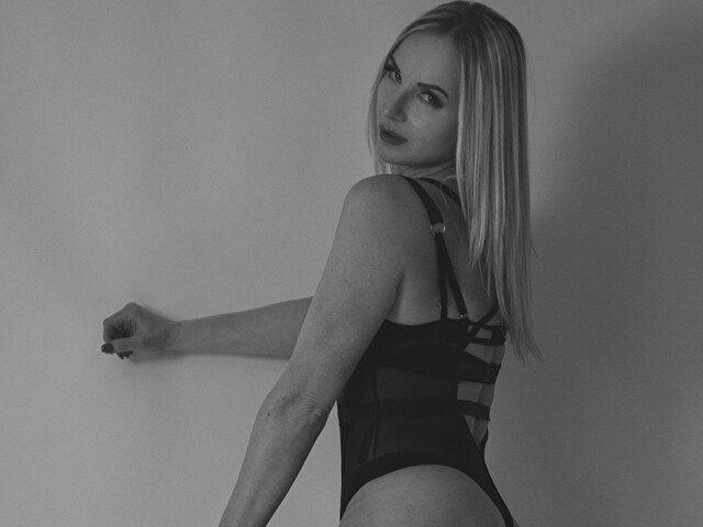 JoanaKiss's profile - Image n°3