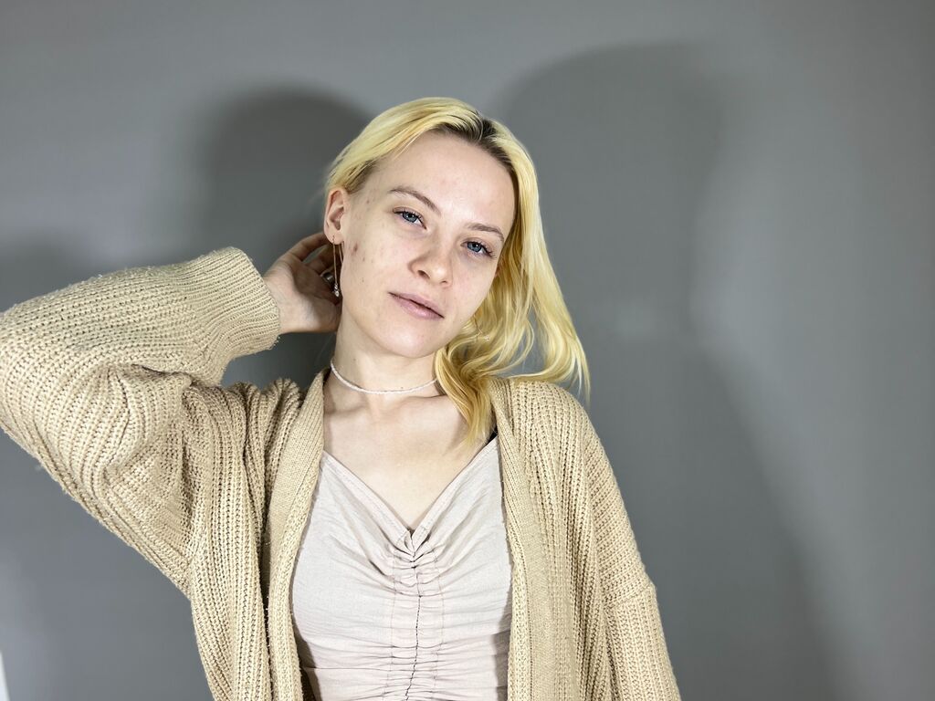Joanbluett's profile - Image n°0