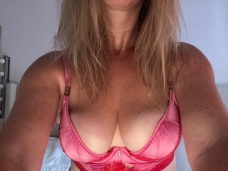 Sexcam Live Show von Juicieluciexxx