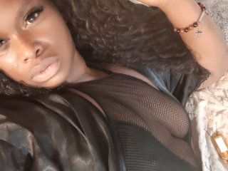 Juicyjluv2play's Sexcam
