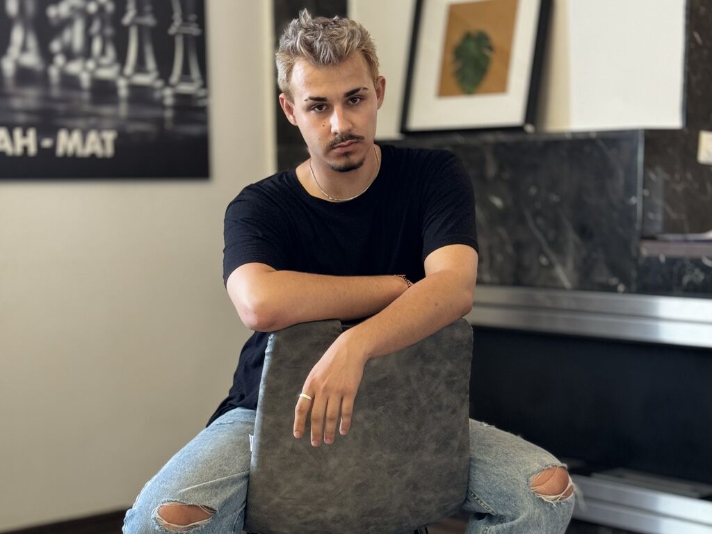 Julianlogan's profile - Image n°1