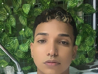 Juliohot19's Sexcam