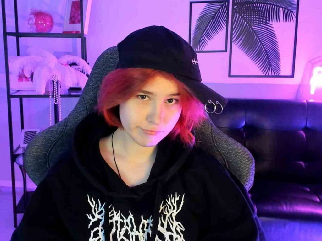 Julliamoore's profile - Image n°0