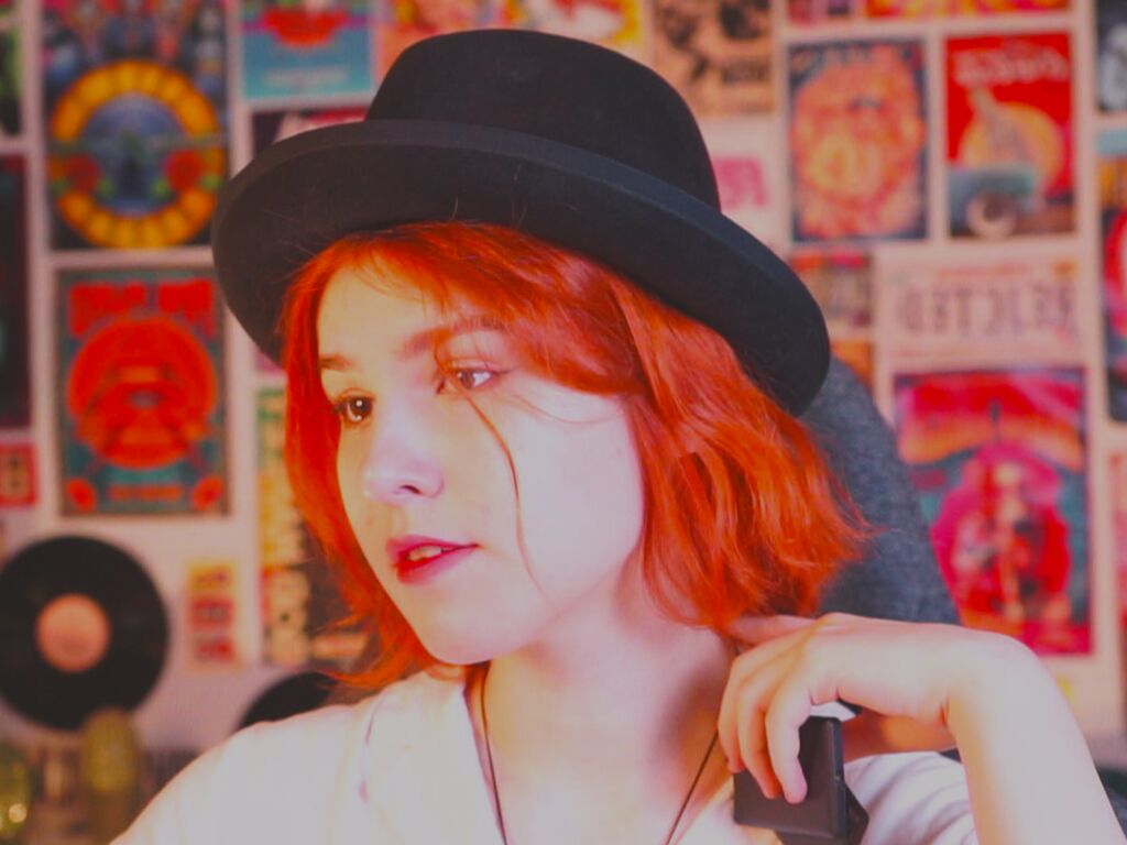 Julliamoore's profile - Image n°1
