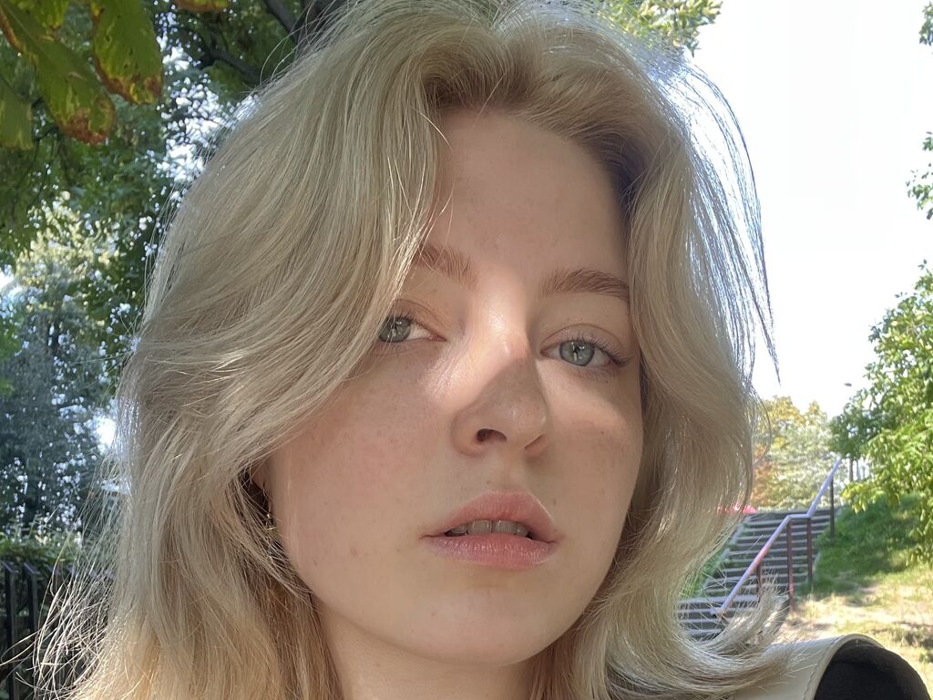 Kareywhite's profile - Image n°0