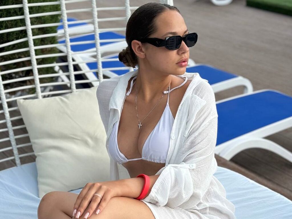 Karilineromanova's profile - Image n°0