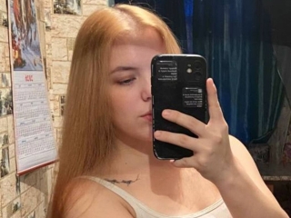 Sexo por webcam con Karrieanesi