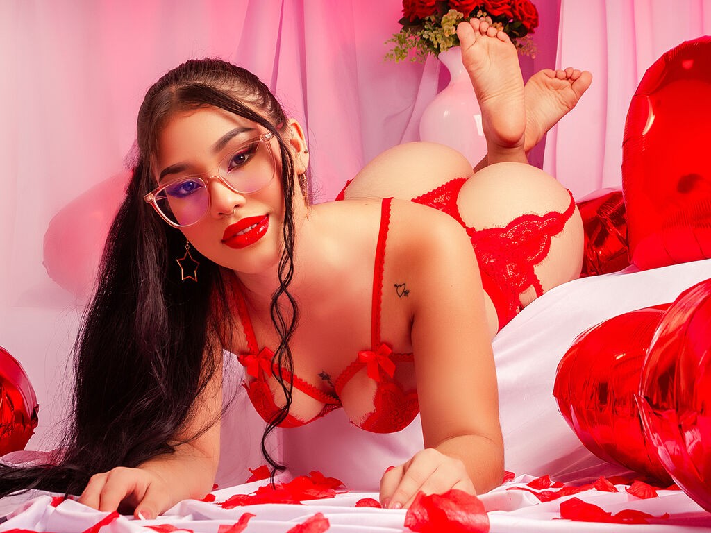 Kaylasaenz's profile - Image n°1