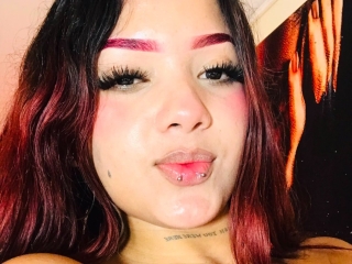 Webcam sex with Kira_Milk