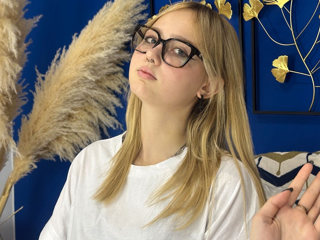 Klaudimoore's profile - Image n°0