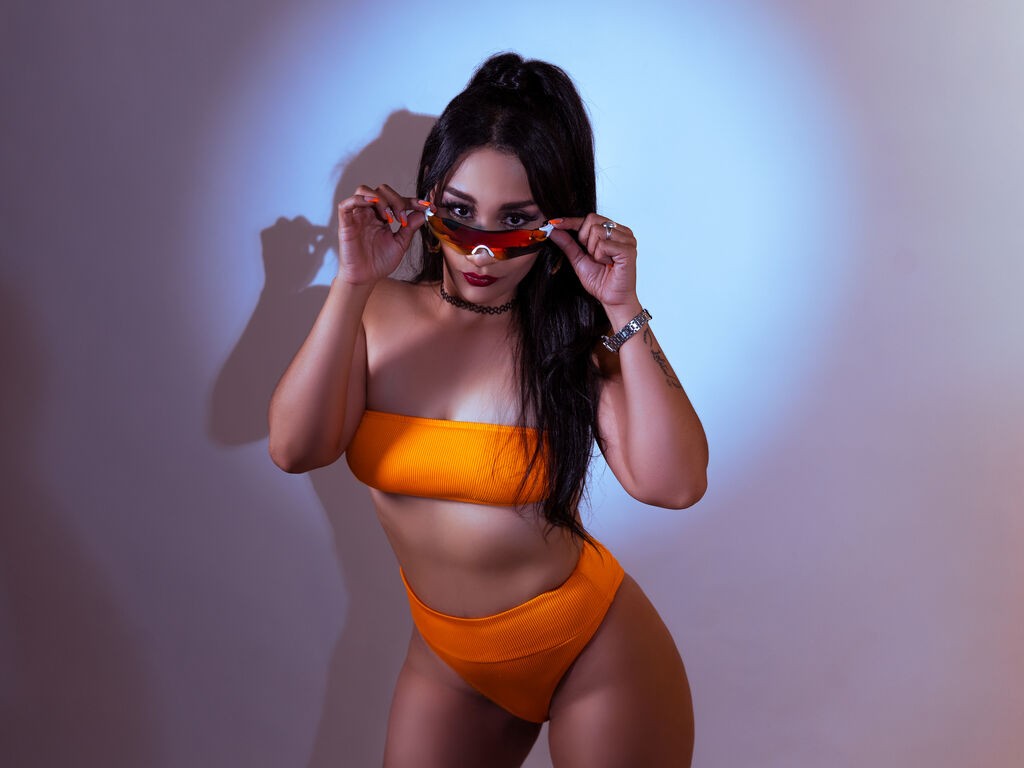 Kourtneybaker's profile - Image n°3