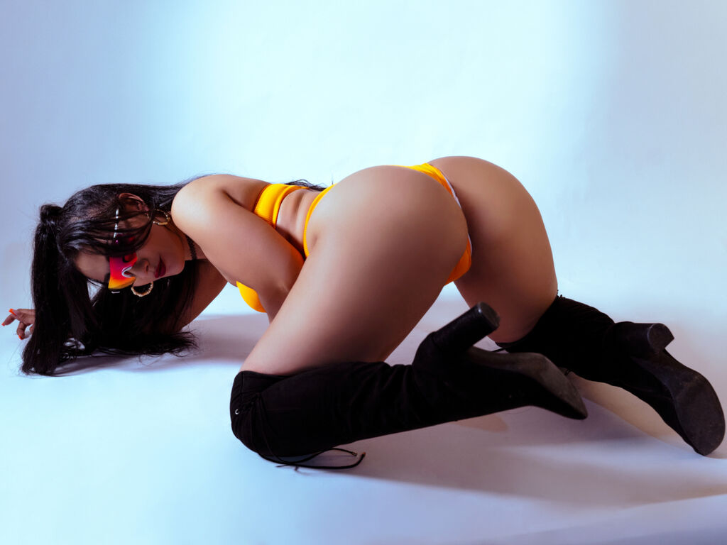 Kourtneybaker's profile - Image n°1