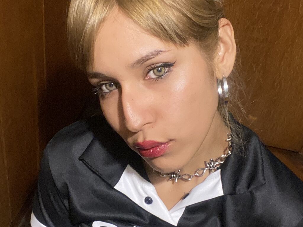 Kyarahernaandez's profile - Image n°1