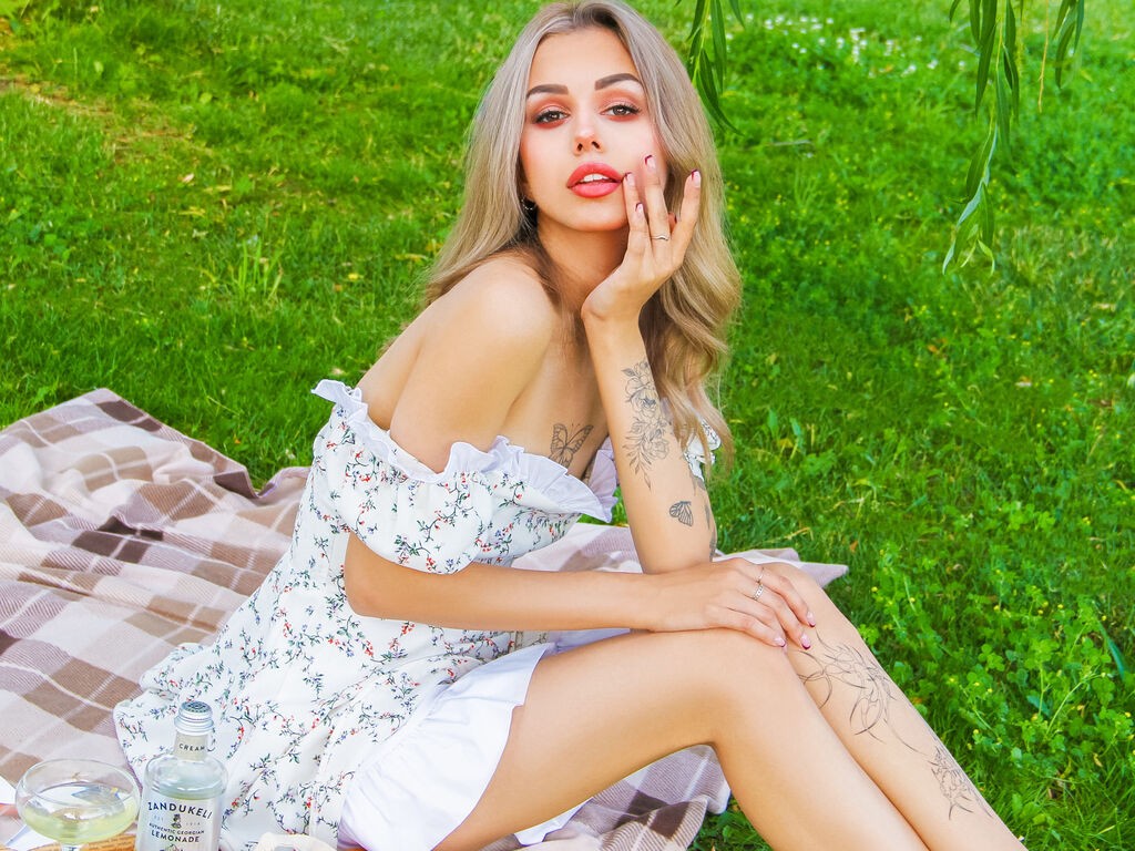 Larasanders's profile - Image n°1