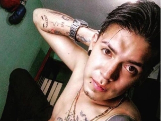 Lattiinhorny69's Sexcam