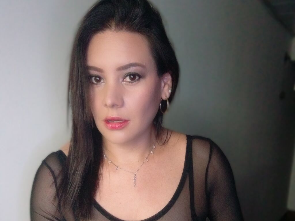 Lenaholmes's profile - Image n°1