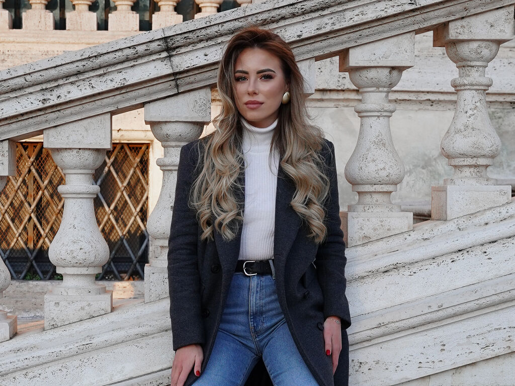 LeylaBlanc's profile - Image n°2