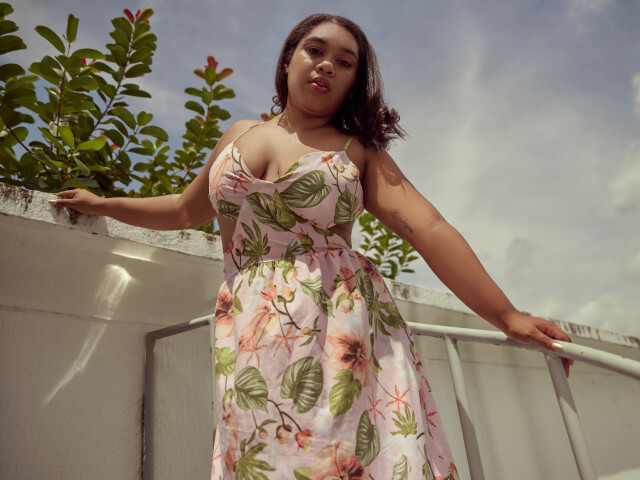 LianaBlooms's profile - Image n°0