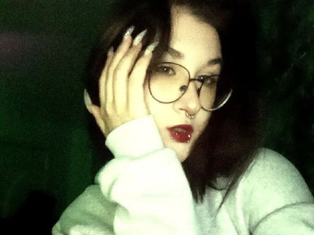 Perfil con Linnarose - Imagen  n°0