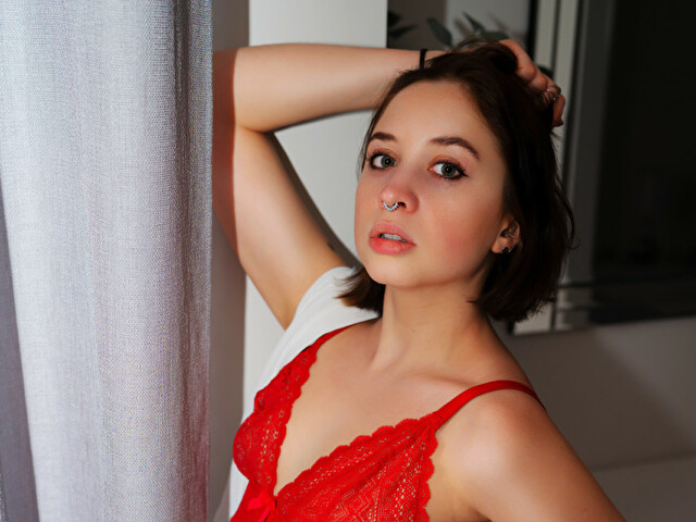 LisaAlone's profile - Image n°2