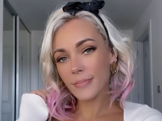 Littlemissukc's Sexcam