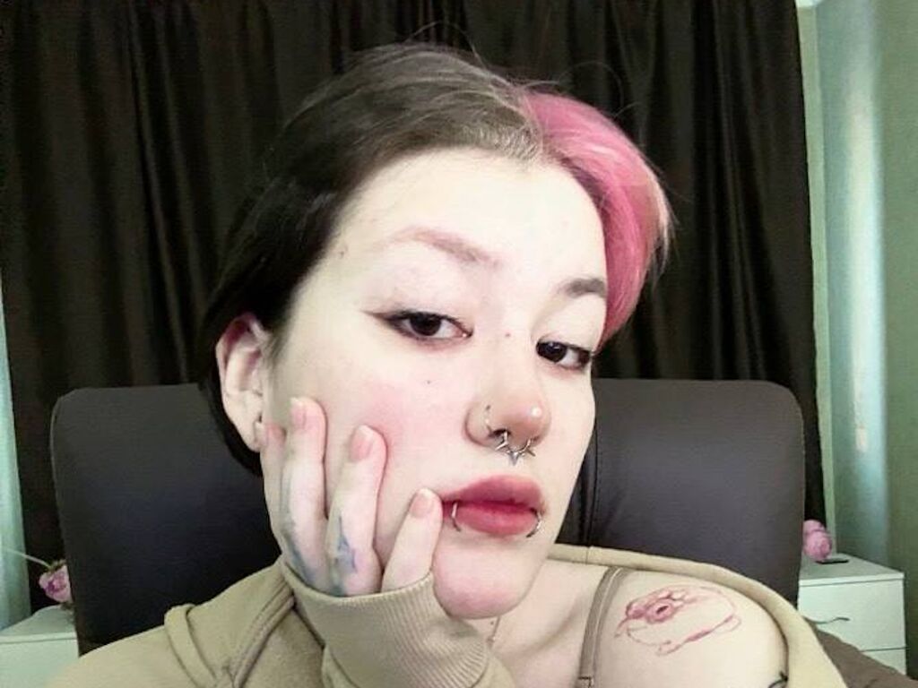 Loisbaskett's profile - Image n°0