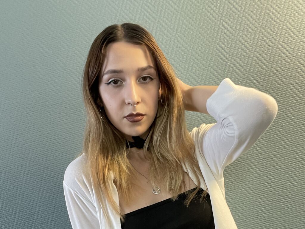 Lorablissett's profile - Image n°0