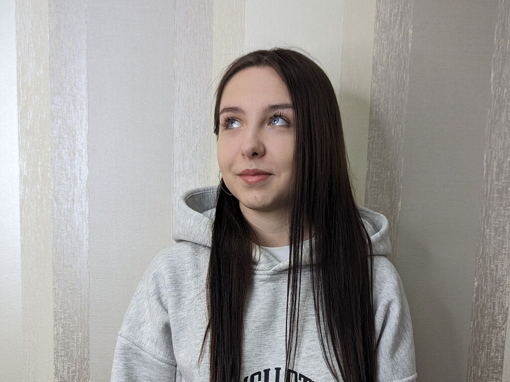 Lorachumley's profile - Image n°0