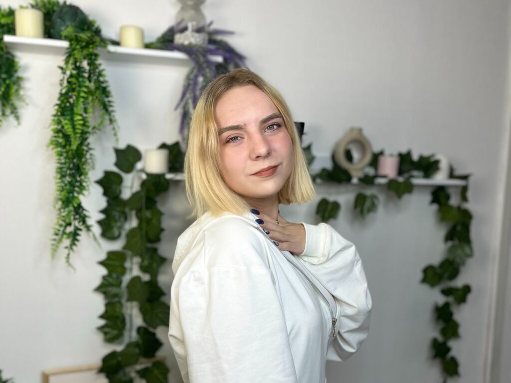 Loraemberton's profile - Image n°0