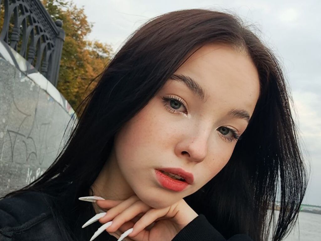 Loraeveringham's profile - Image n°0