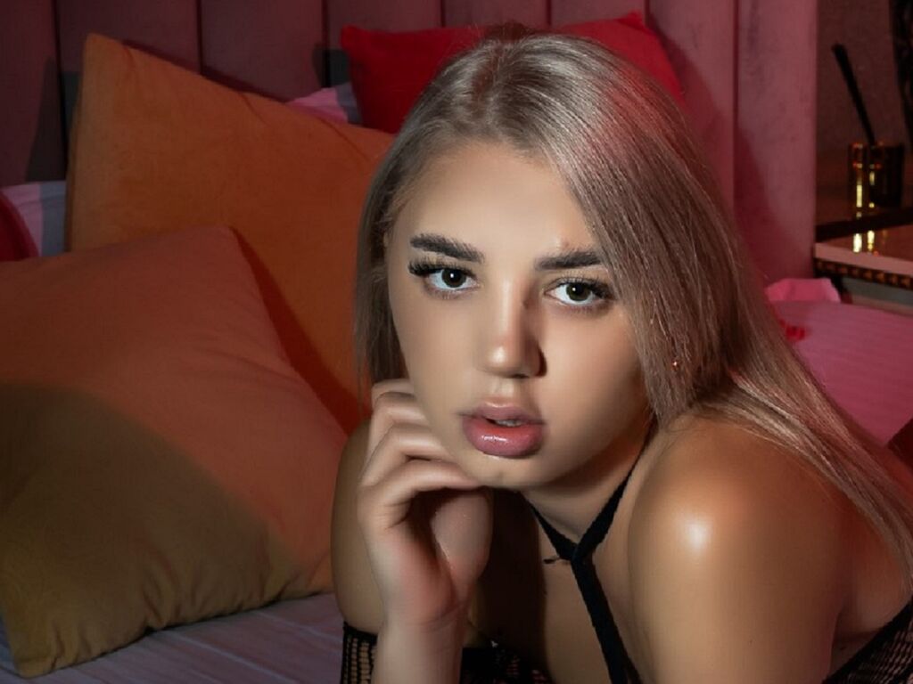 Loreneshane's profile - Image n°1