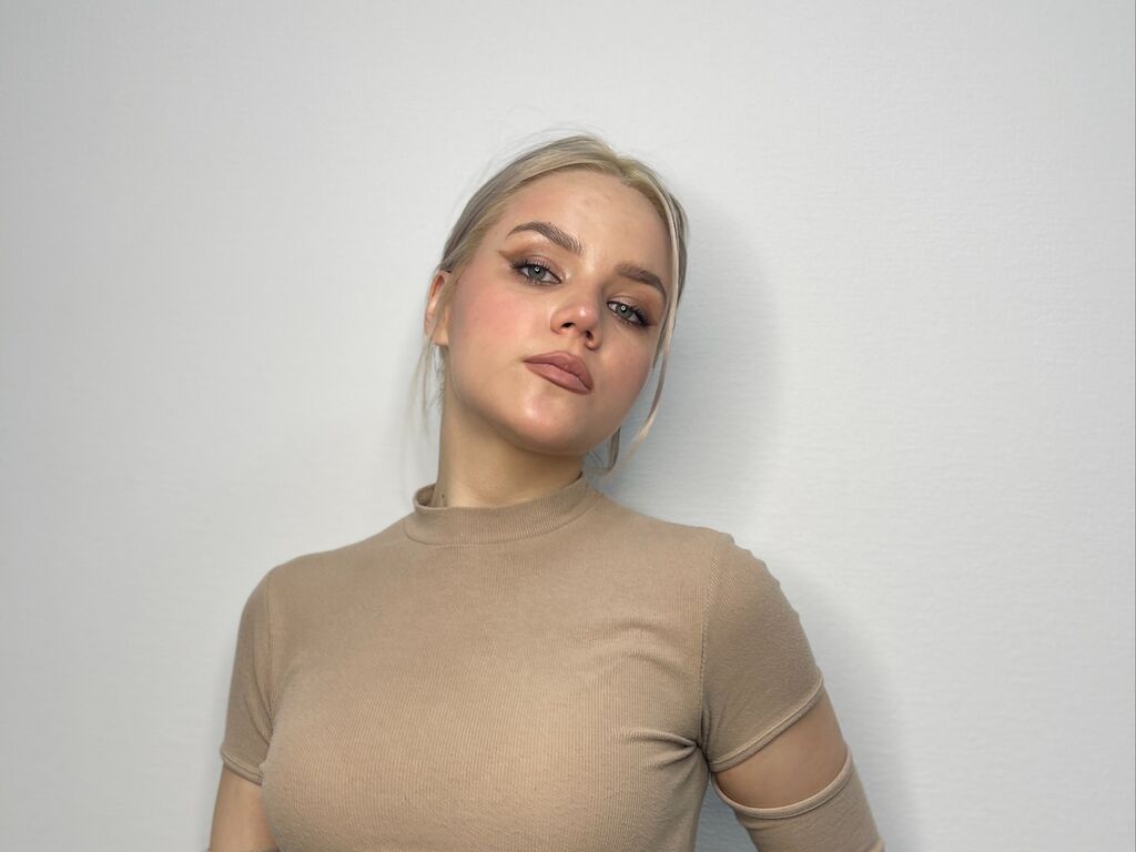 Lornabickham's profile - Image n°0
