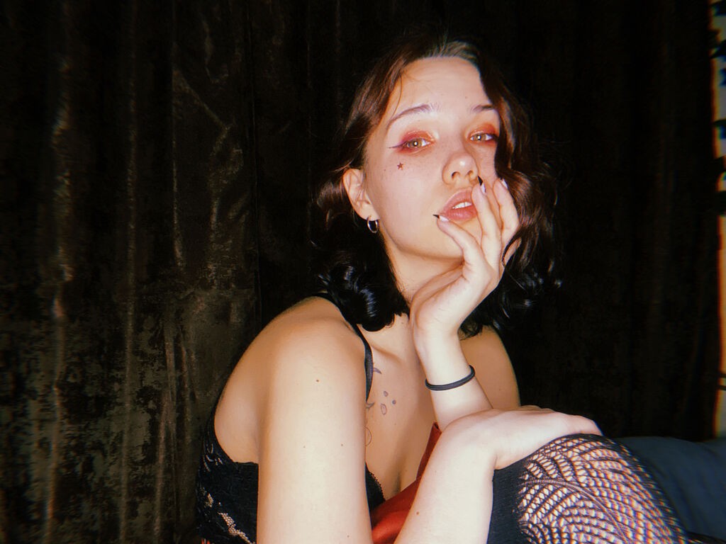 Lornagravley's profile - Image n°1