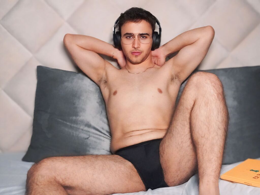 Lucasantoro's profile - Image n°0