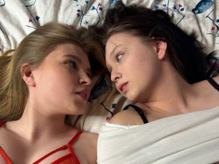 Lucyandmiya's Sexcam