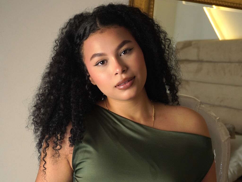 Lucymoore's profile - Image n°1