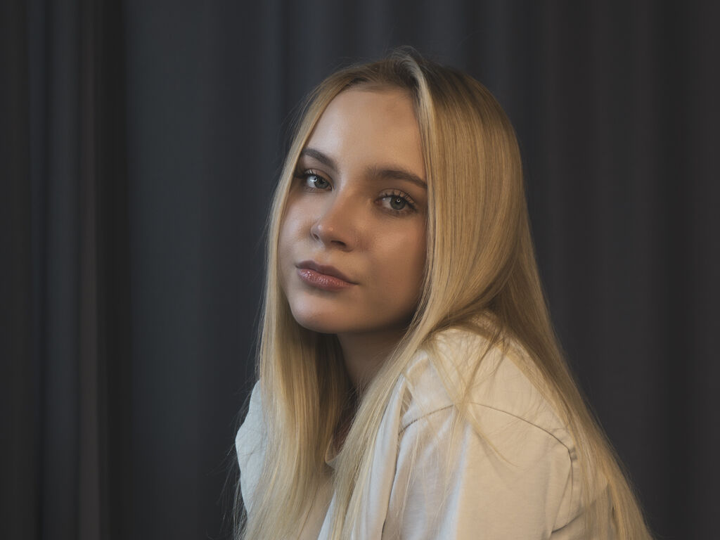 Lynettebrabson's profile - Image n°1