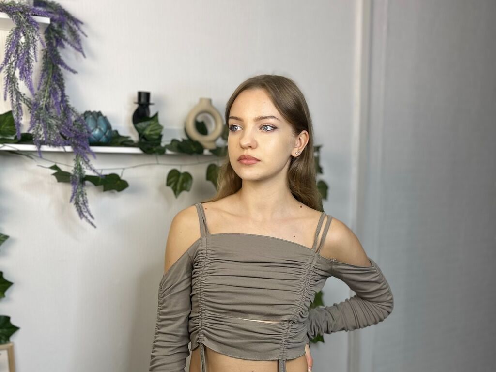Lyngreenhouse's profile - Image n°0