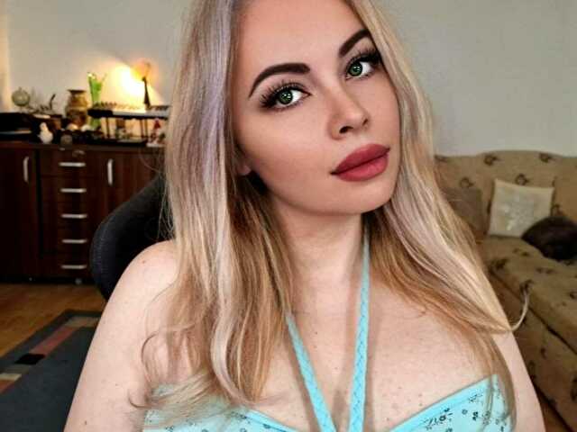CurvyWhitney's profile - Image n°1