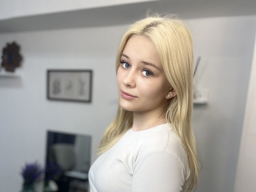 Lynnecrumpton's profile - Image n°0