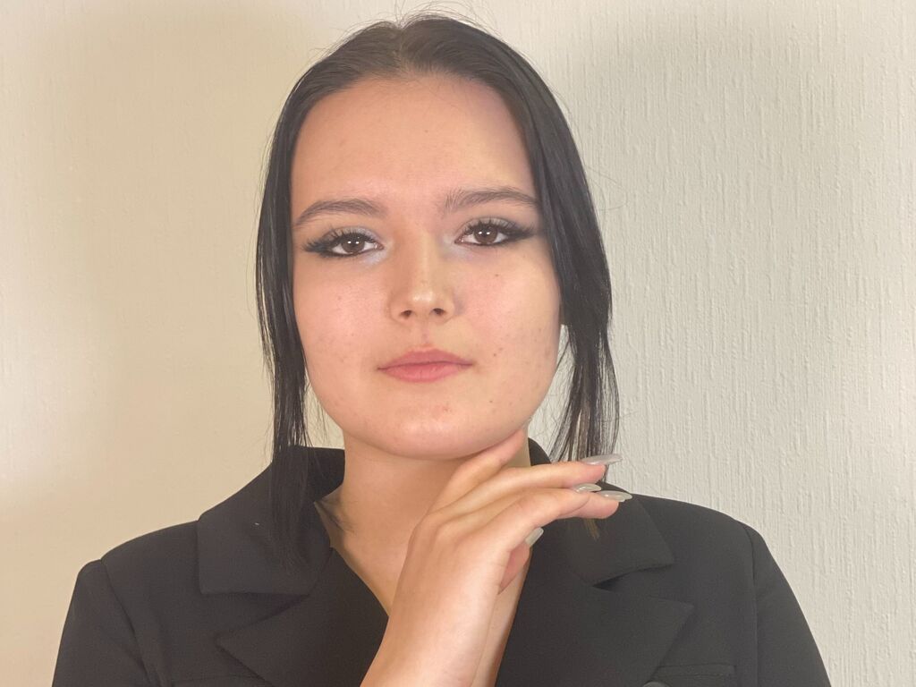Lynnehenley's profile - Image n°0