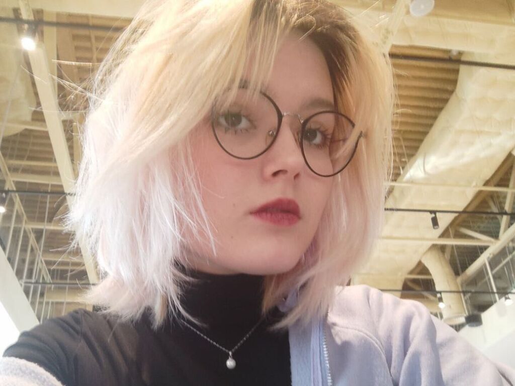 Lynnehenley's profile - Image n°1