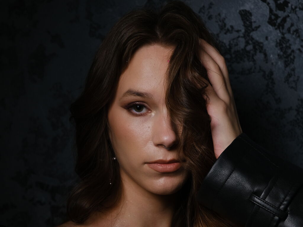 Lynneheston's profile - Image n°1