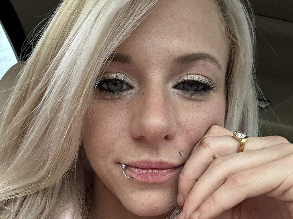 Mackenzieclayton's profile - Image n°0