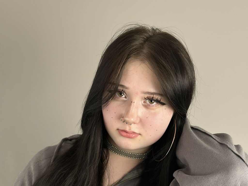 Maidacrosslin's profile - Image n°0