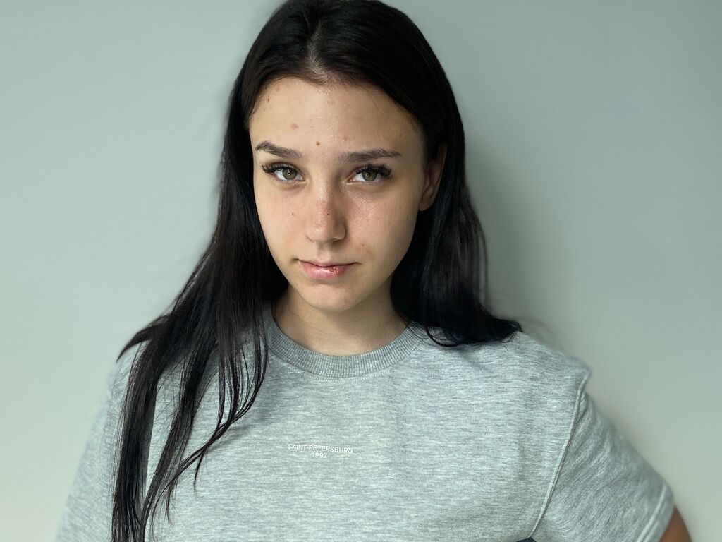 Maxinecharlton's profile - Image n°0