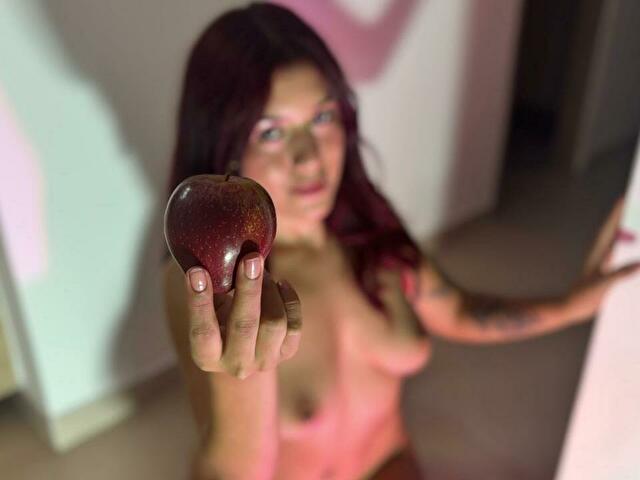 MeghanRoux's profile - Image n°4