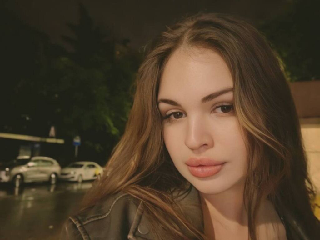 Melanieholl's profile - Image n°0