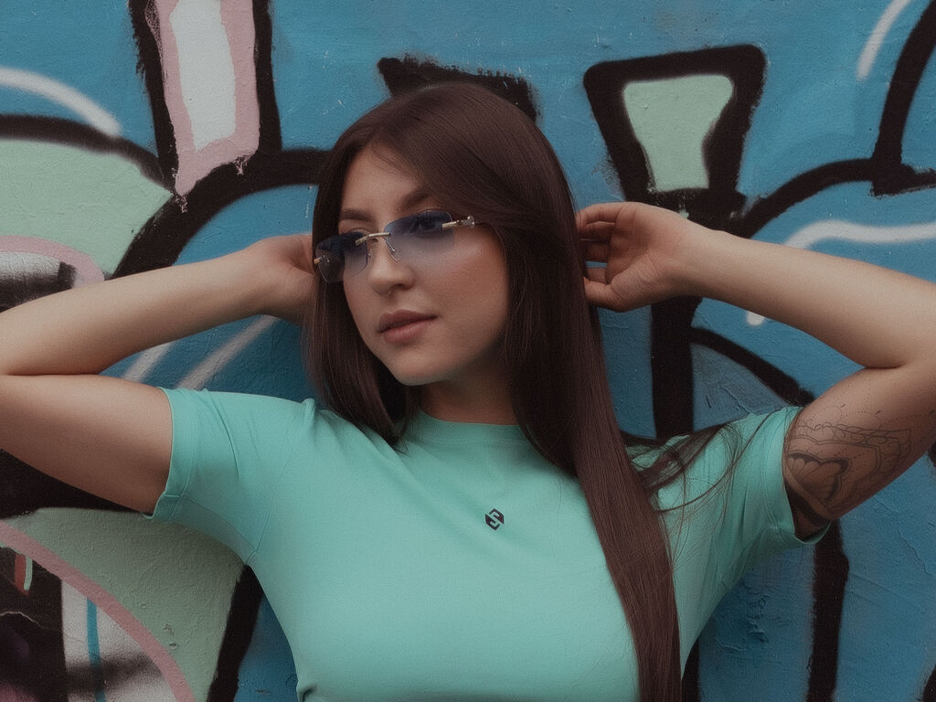 Melaniwalton's profile - Image n°1