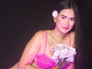 Mia_Martiinez
